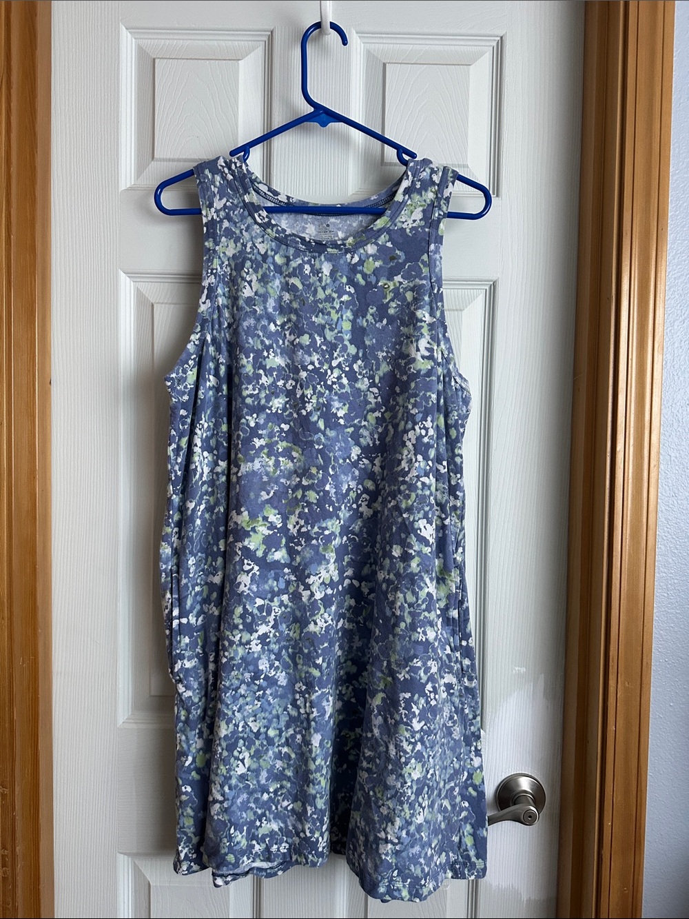 Women’s dress with pockets